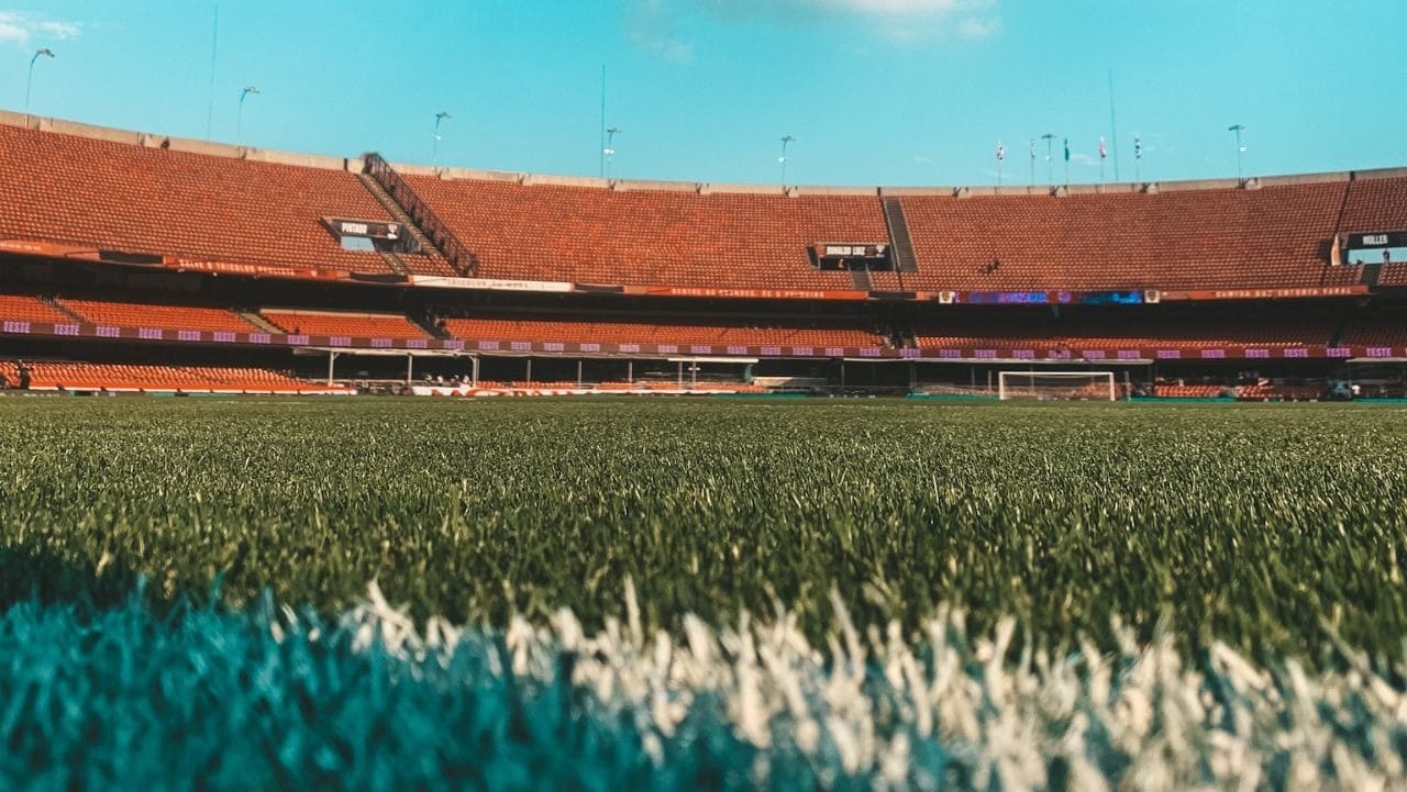 São Paulo chega a acordo com STJD e paga multa por cantos homofóbicos