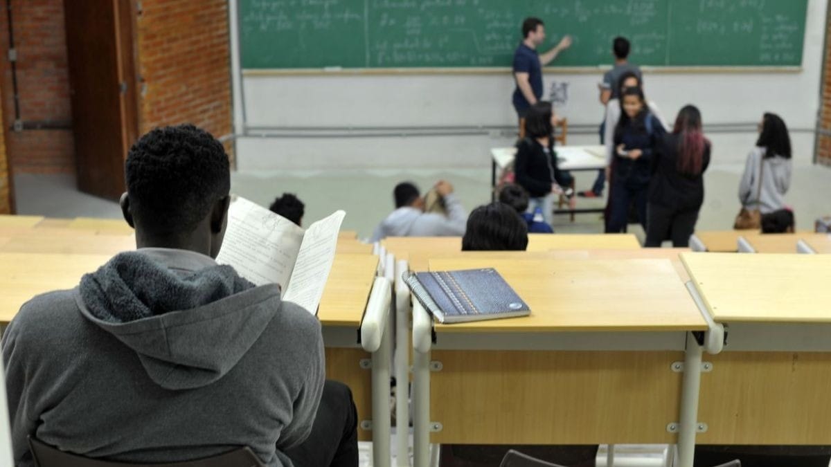Procura de brasileiros por formação em idiomas além do inglês cresce 36%