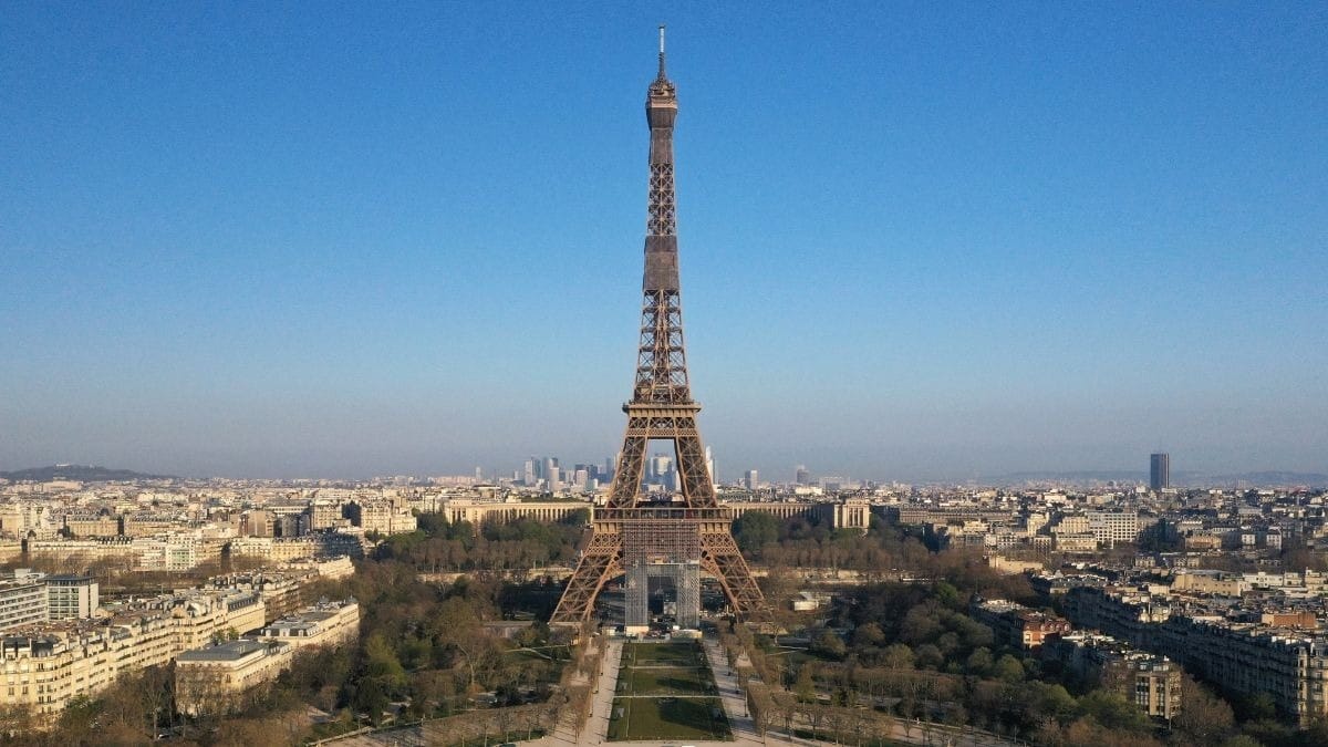 Greve na Torre Eiffel é encerrada após protesto em Paris, na França