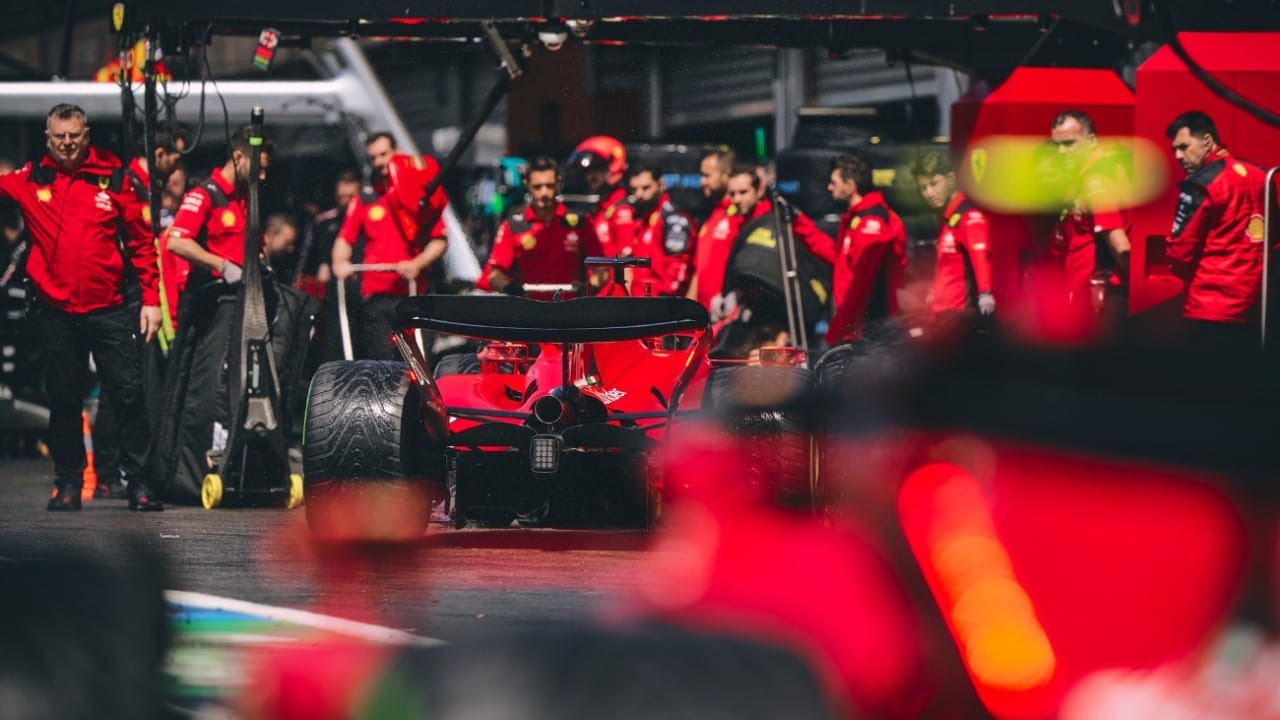 Chefe da Ferrari anuncia data de lançamento de carro para temporada 2024 da F1