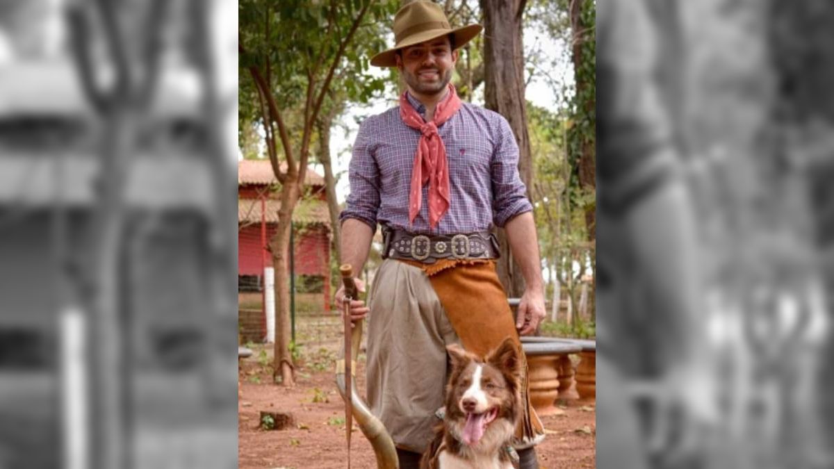 Engenheiro larga tudo para viajar pelas Américas com seu cachorro e um berrante