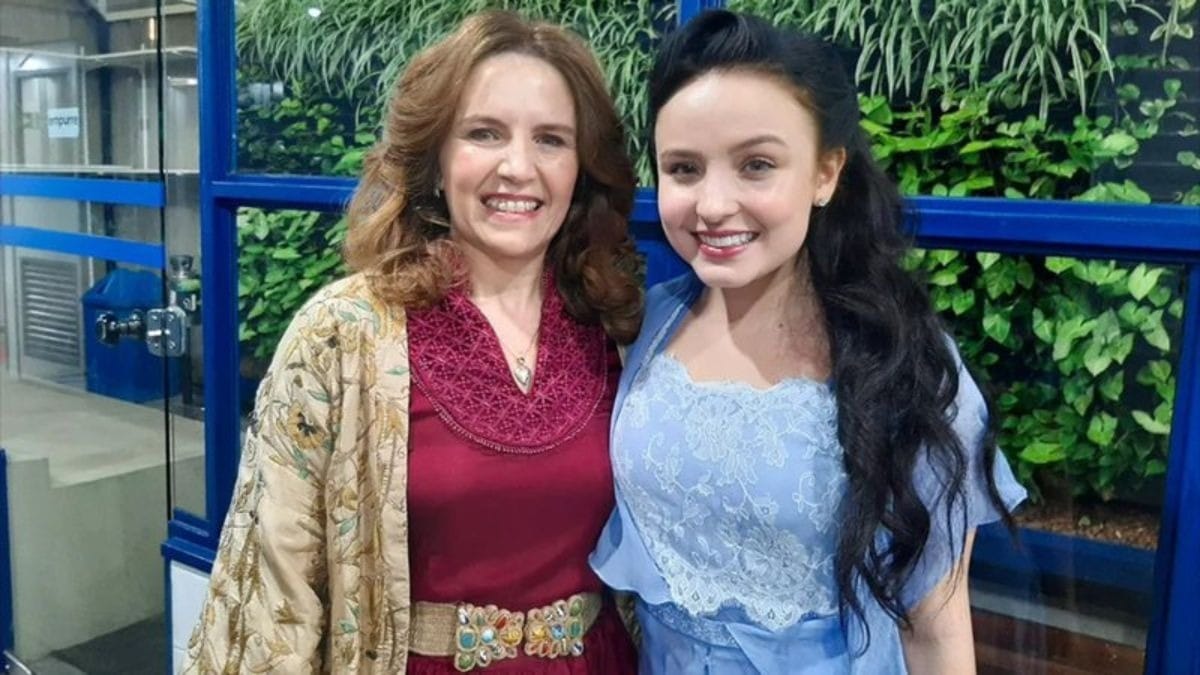 Mãe de Larissa Manoela desabafa nas redes com música: "Tem dias que a angústia bate forte"