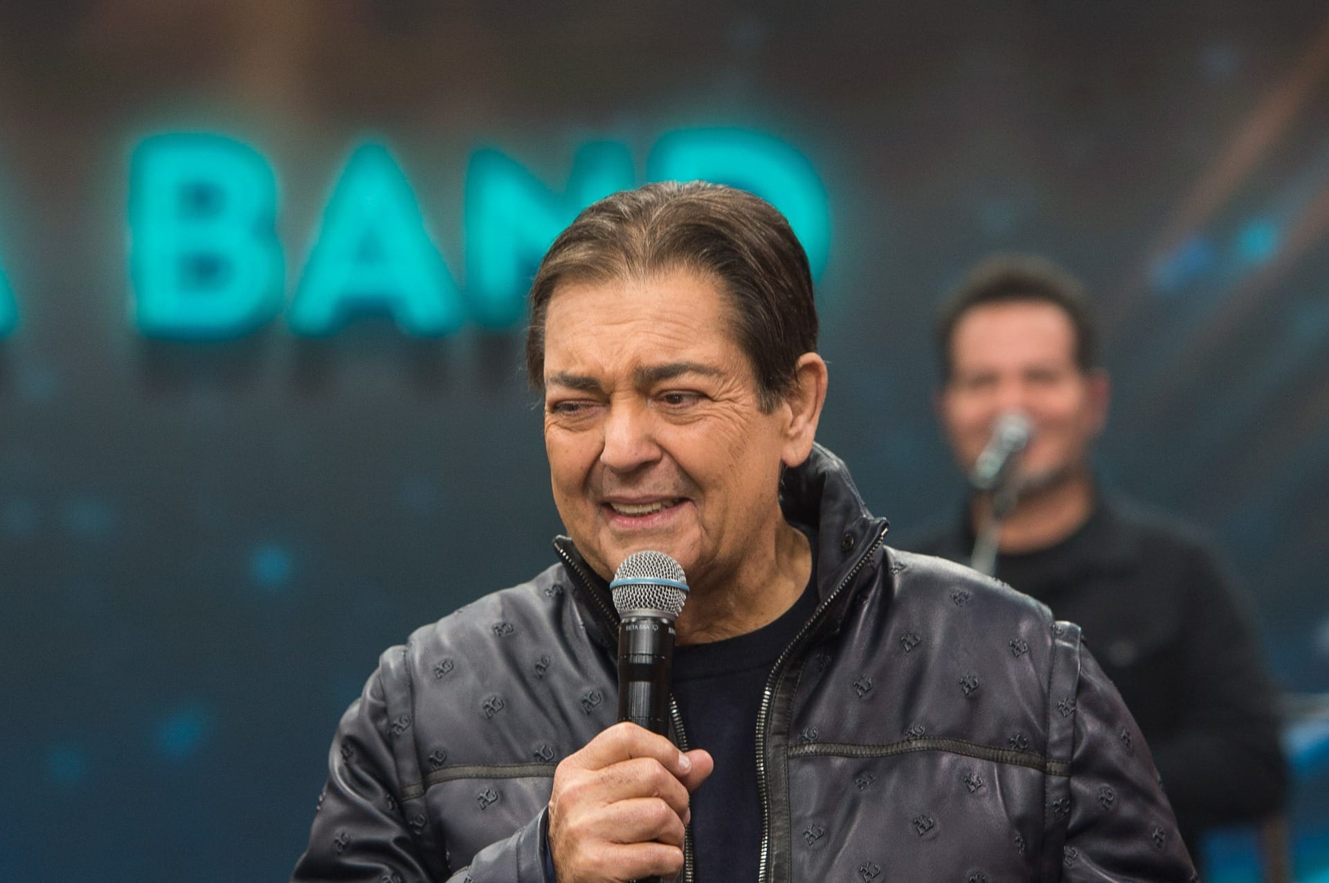 Faustão recebe alta hospitalar após transplante de coração em SP
