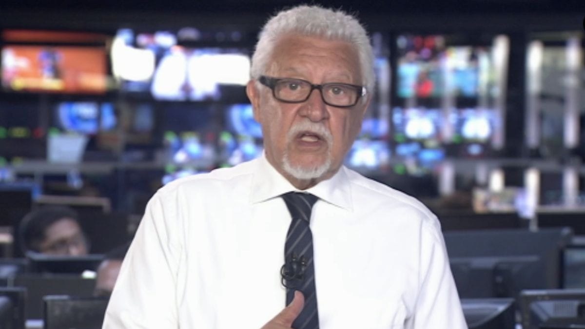 Mauro Cid na sala, mas não à mesa de reuniões com os comandantes