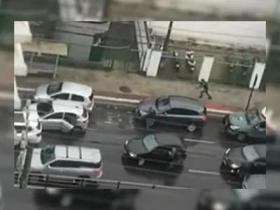 Vídeo: tiroteio entre Guarda Municipal e suspeitos termina em morte em Vitória