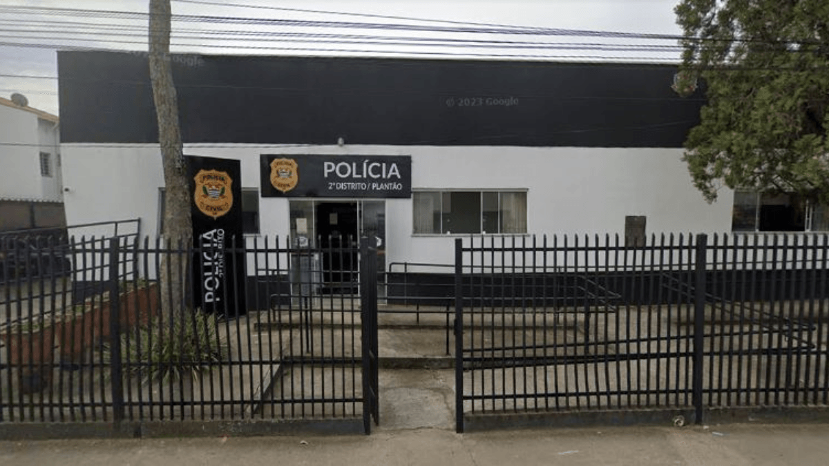 Mulher é presa após deixar quatro crianças sozinhas em casa que pegou fogo em Lorena