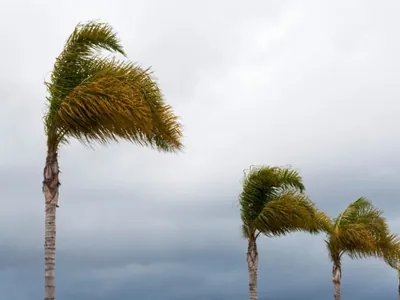 Frente fria provoca chuva, ventos e queda de temperatura no Vale do Paraíba