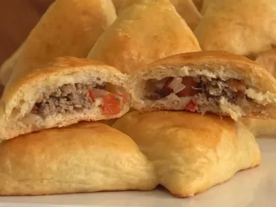 Esfiha fechada fofinha? Essa é a receita da Catia Fonseca que rende 50 porções