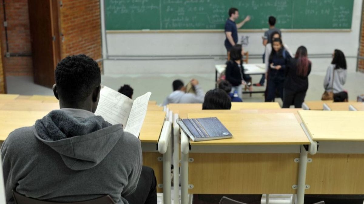 Brasil bate recorde no Ideb 2025, mas Ensino Médio segue abaixo da meta - QTU Questões do Universo