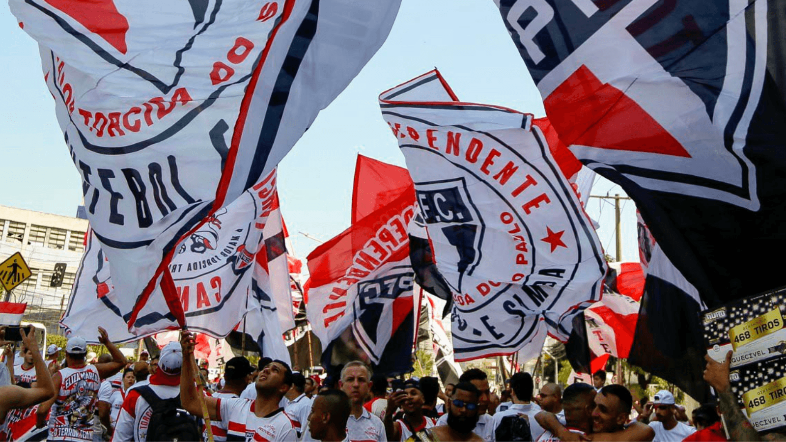 Organizada do São Paulo manda recado à diretoria e dá prazo por atrasados