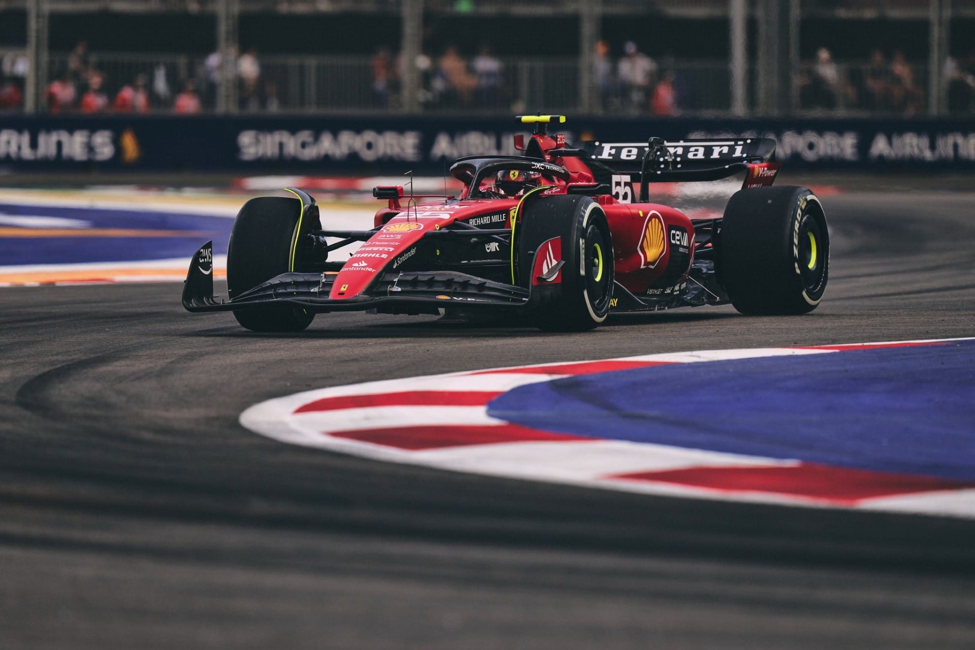 Sainz vence GP de Singapura e encerra sequência de vitórias de Verstappen