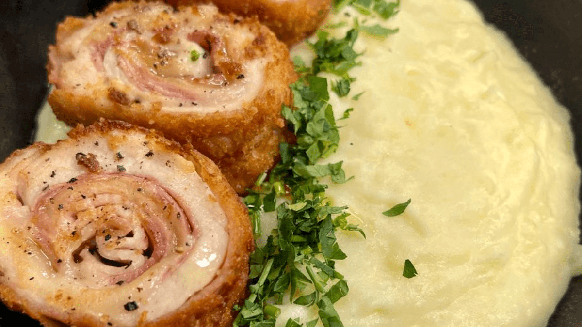 Purê de batata gratinado e frango recheado com presunto e queijo | Band Receitas