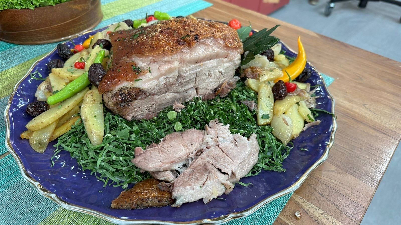 Pernil assado com batatas rústicas | Band Receitas