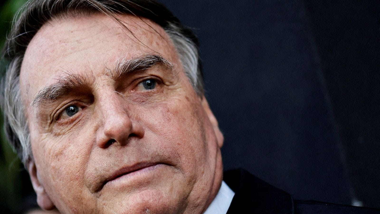 Bolsonaro é alvo de operação da PF e tem 24h para entregar passaporte