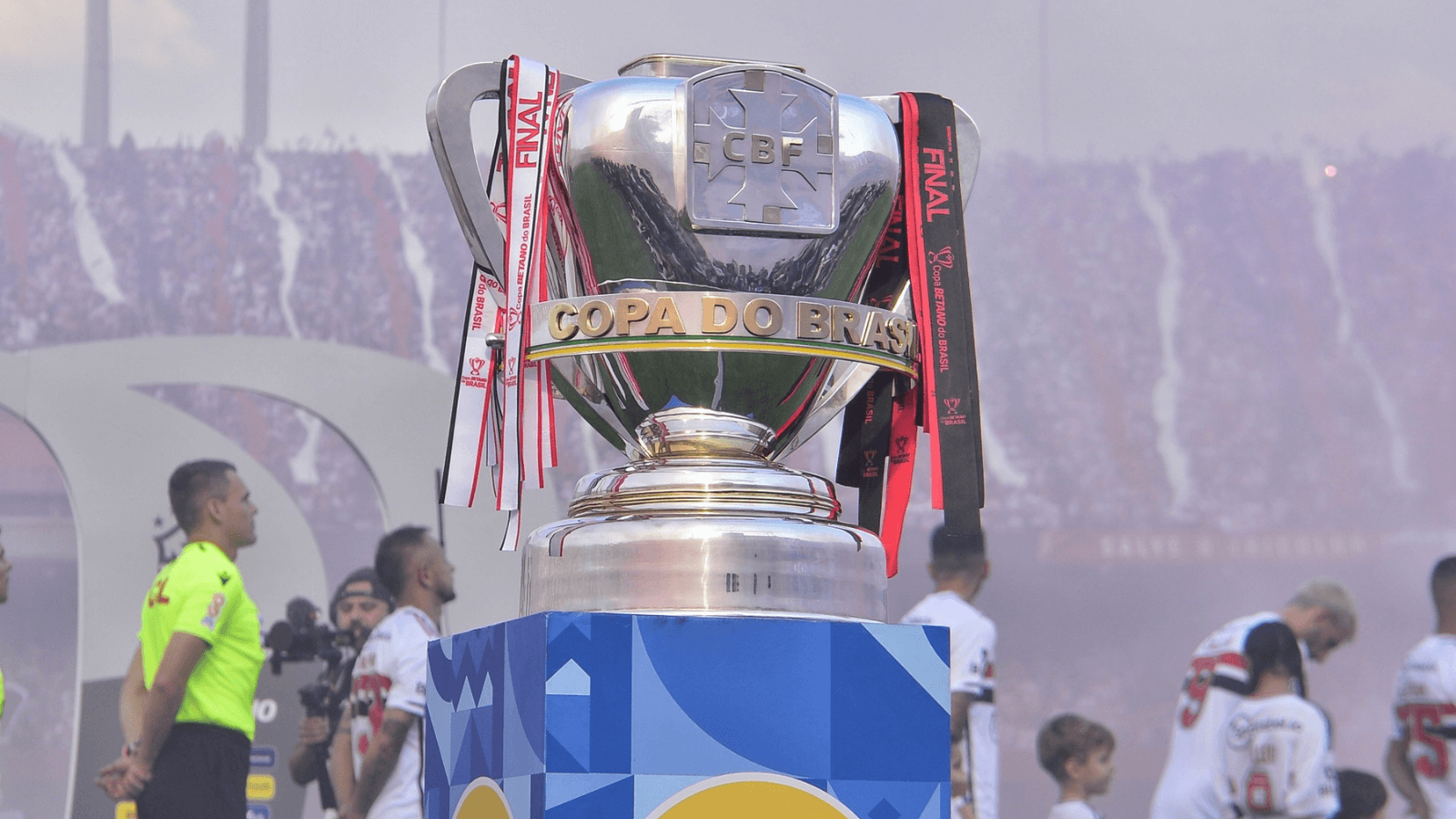 Taça da Copa do Brasil (Foto: Renato Pizzuto)