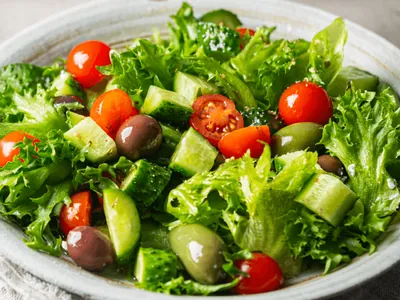 8 saladas simples (e refrescantes!) que valem por uma refeição