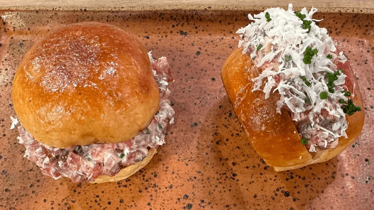 Brioche de mandioca com tartare de carne de sol | Band Receitas