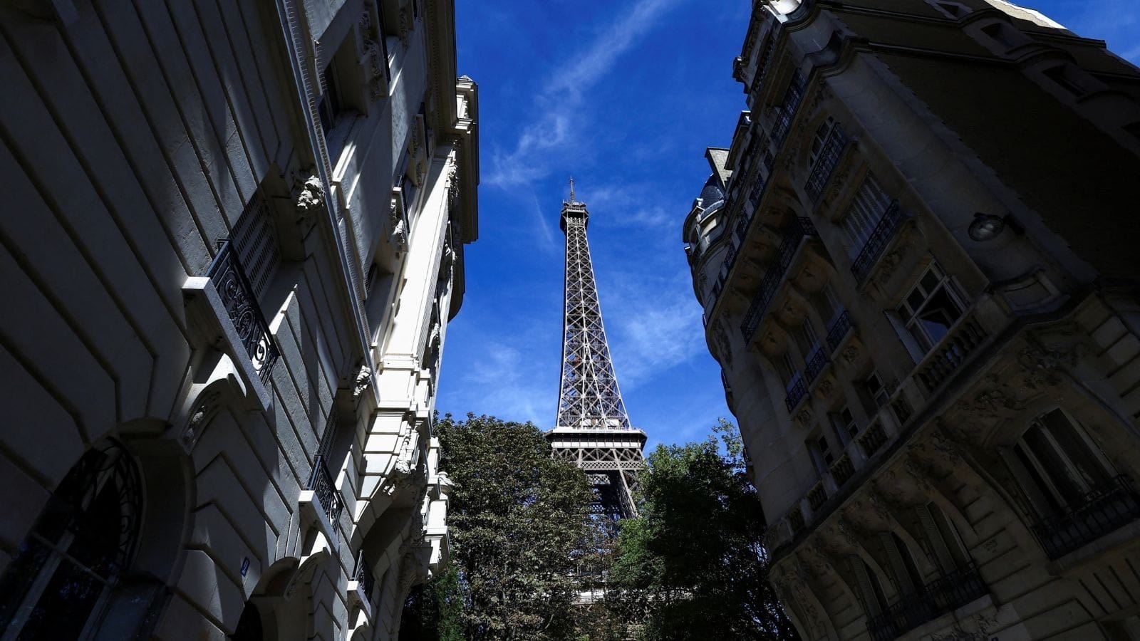 Pais denunciam abuso em escolas de Paris, na França