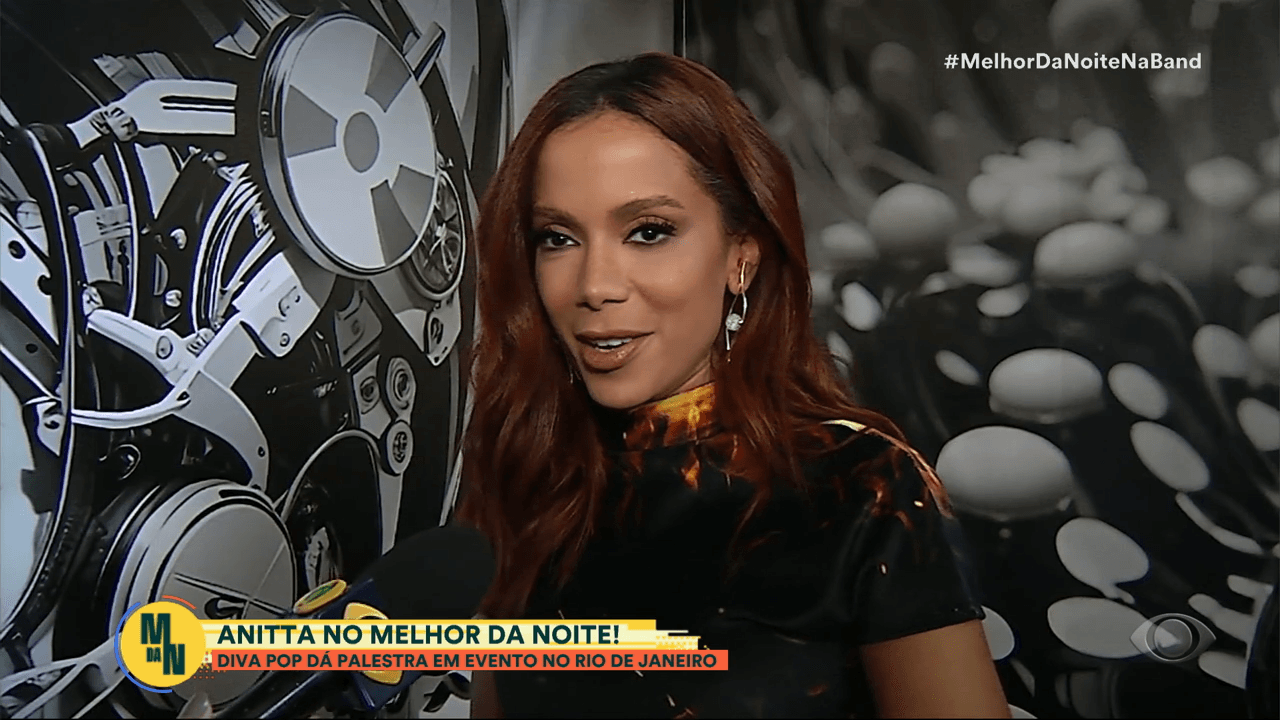 Anitta celebra reconhecimento como empresária de sucesso: "Referência"