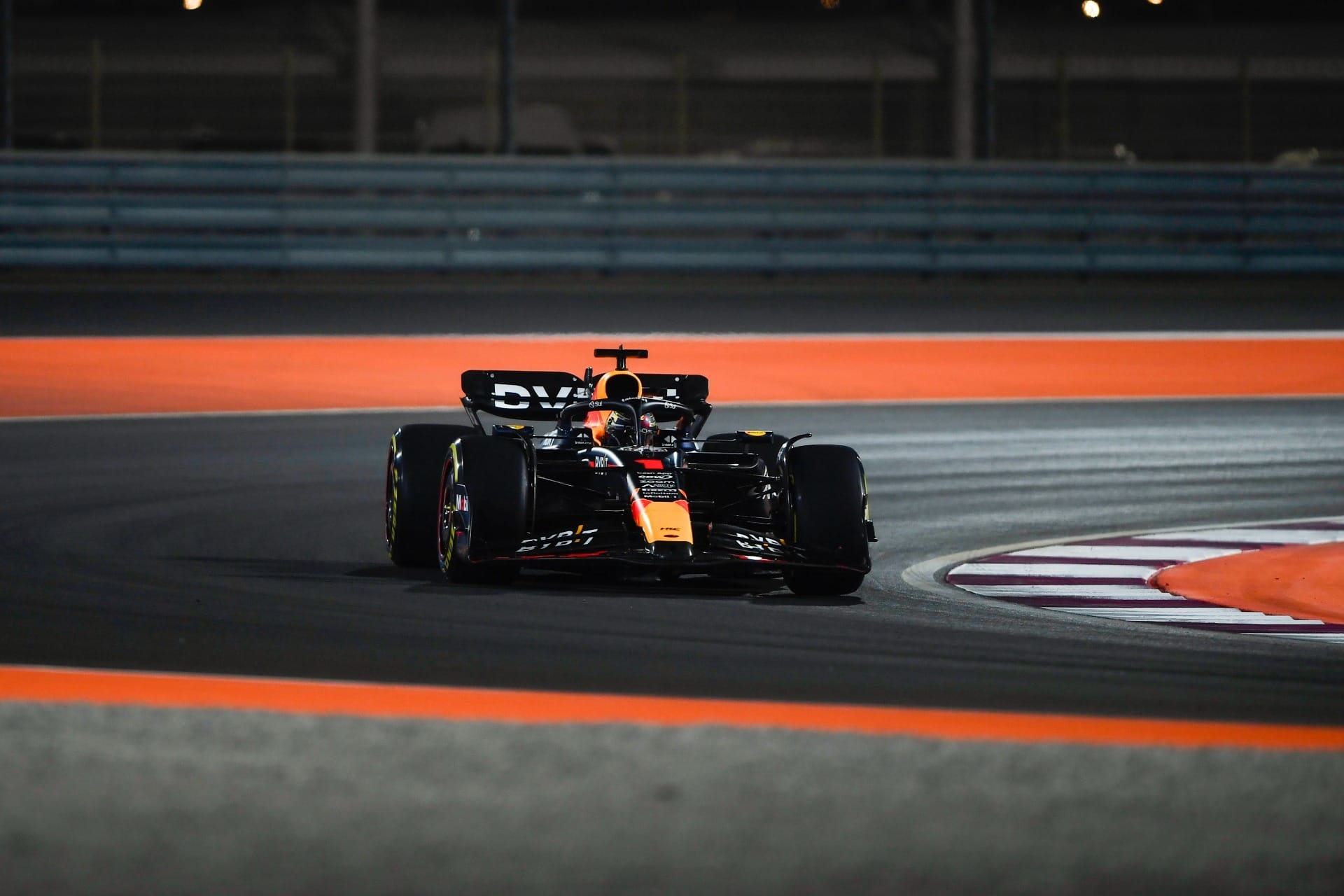 Verstappen vence GP do Catar e se aproxima de recorde de vitórias na temporada