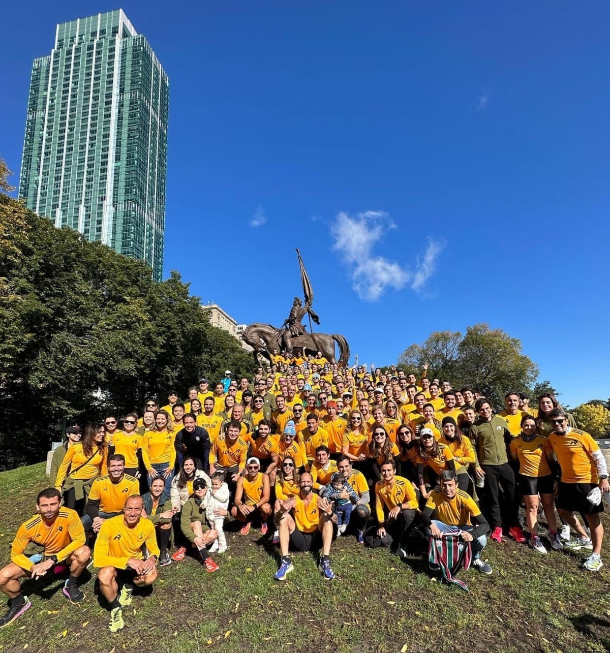Cacá e mais 157 ‘amarelinhos’ se encontram antes da Maratona de Chicago (foto: Divulgação)
