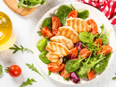Peito de frango na air fryer: faça receita saborosa em menos de 30 minutos