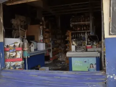 Criminosos invadem mercado e explodem caixa eletrônico, em SP