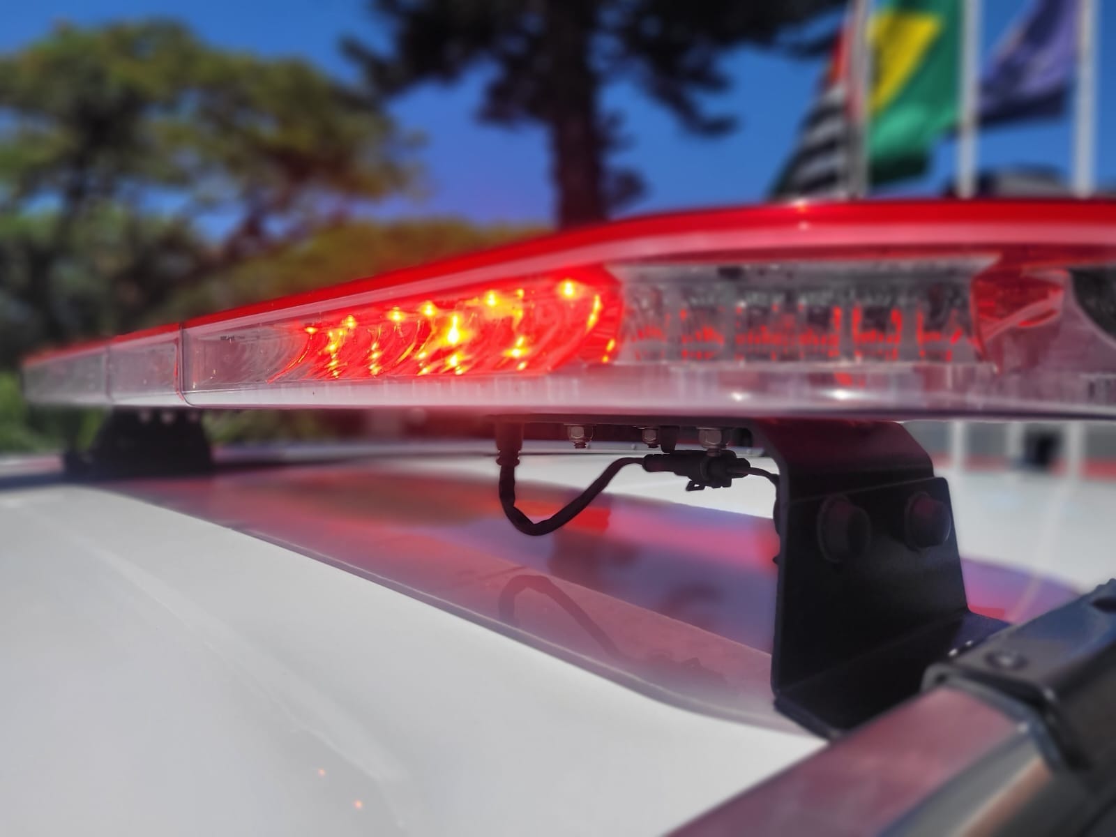 Adolescentes de 16 e 18 anos são baleados em casa em Cruzeiro
