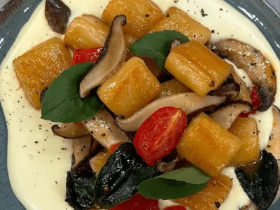 Nhoque de mandioca com cogumelos: faça receita de Rodrigo Oliveira
