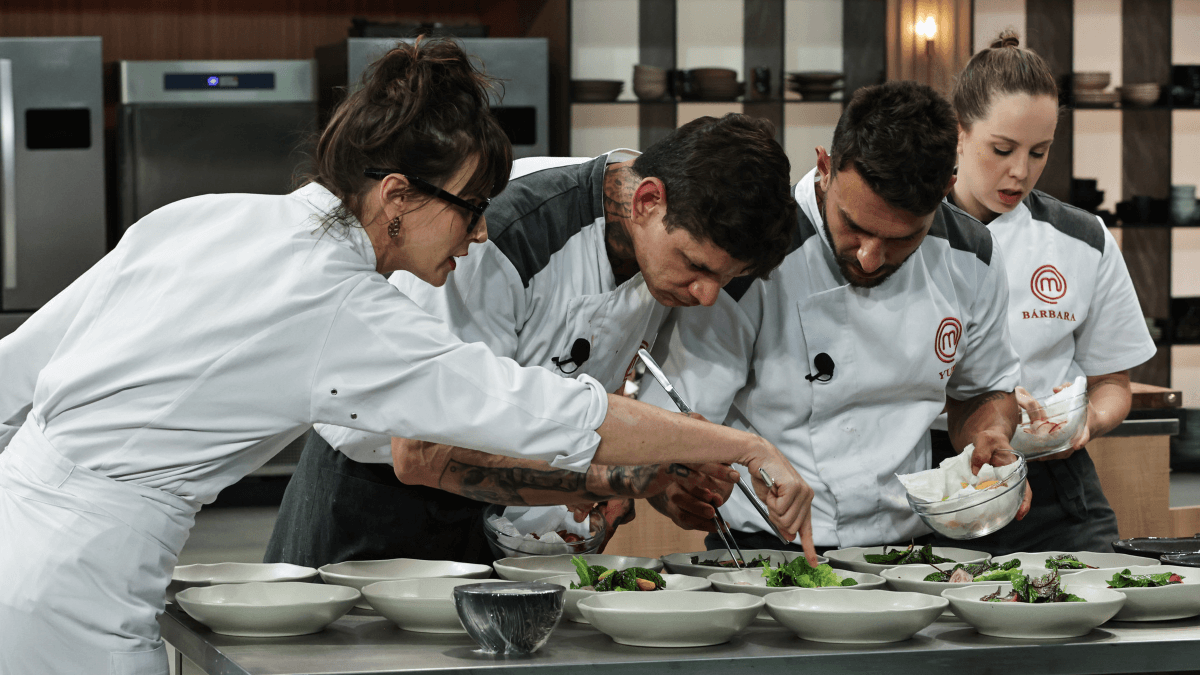 Top 5 encara prova de serviço de Helena Rizzo no MasterChef Profissionais