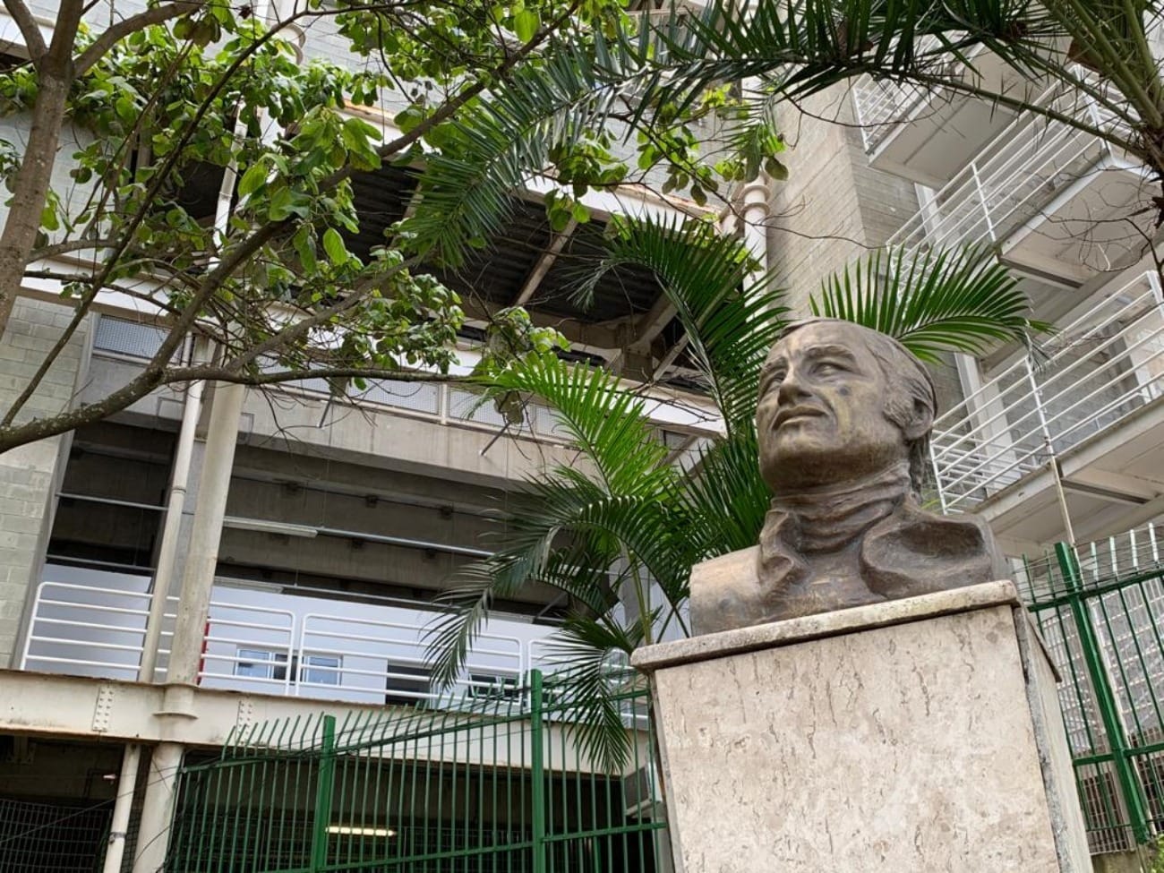 Busto (imagem de arquivo) fica na região do portão 7 do autódromo (Imagem: Emanuel Colombari/Band)