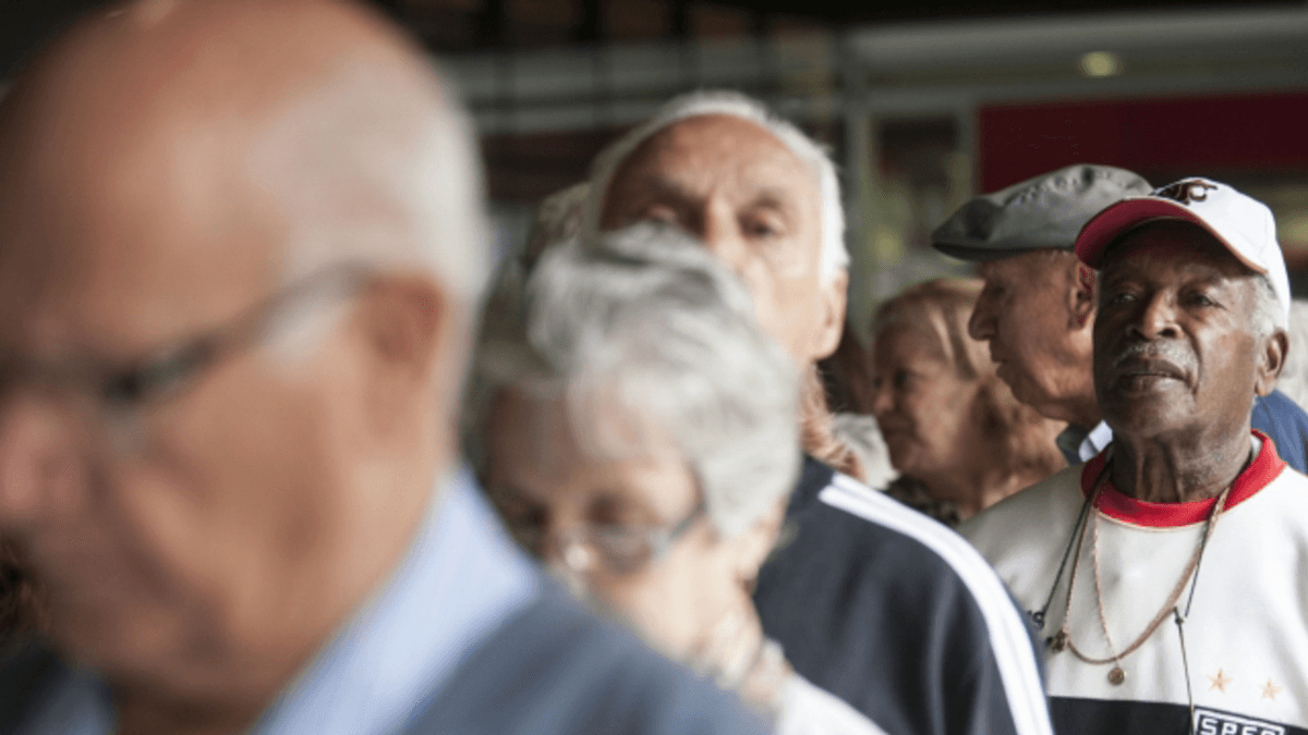 Estudo revela que 43% dos idosos temem quedas em calçadas irregulares