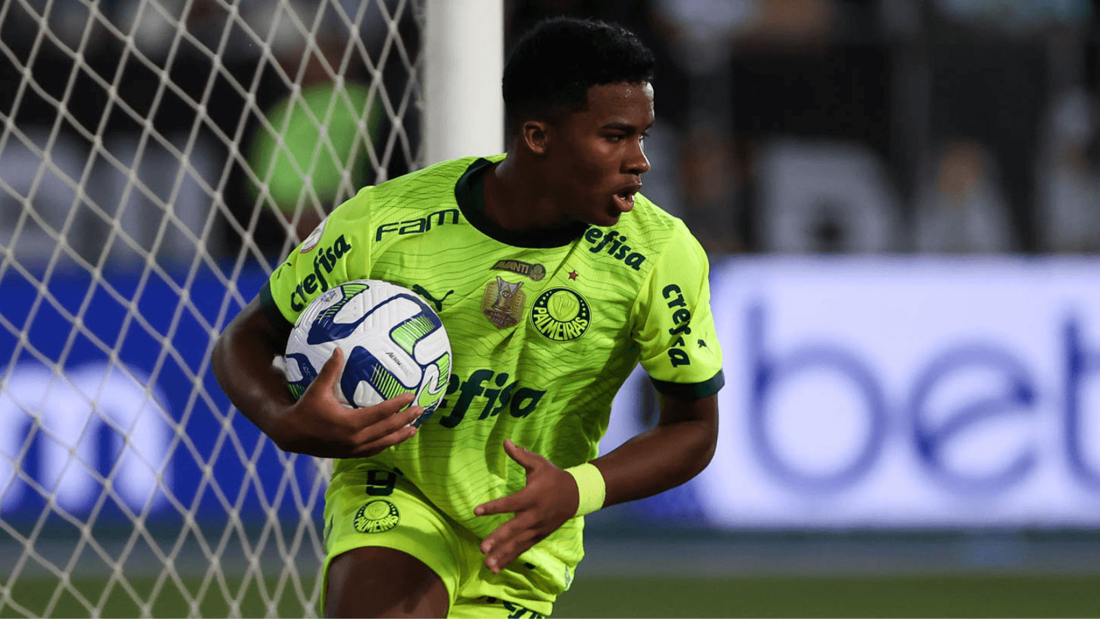 Em jogo histórico, Palmeiras sofre três do Botafogo mas vira com show de Endrick
