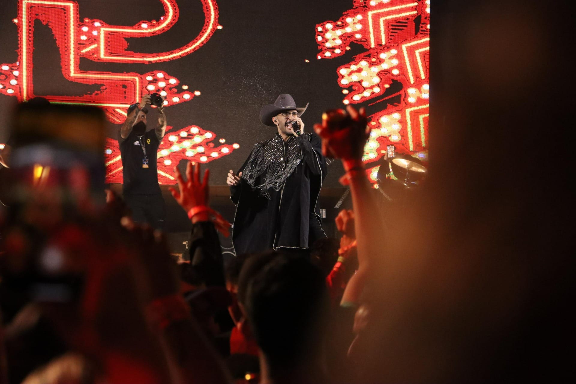 Luan Pereira passa mal e deixa palco antes do fim do show em Barretos