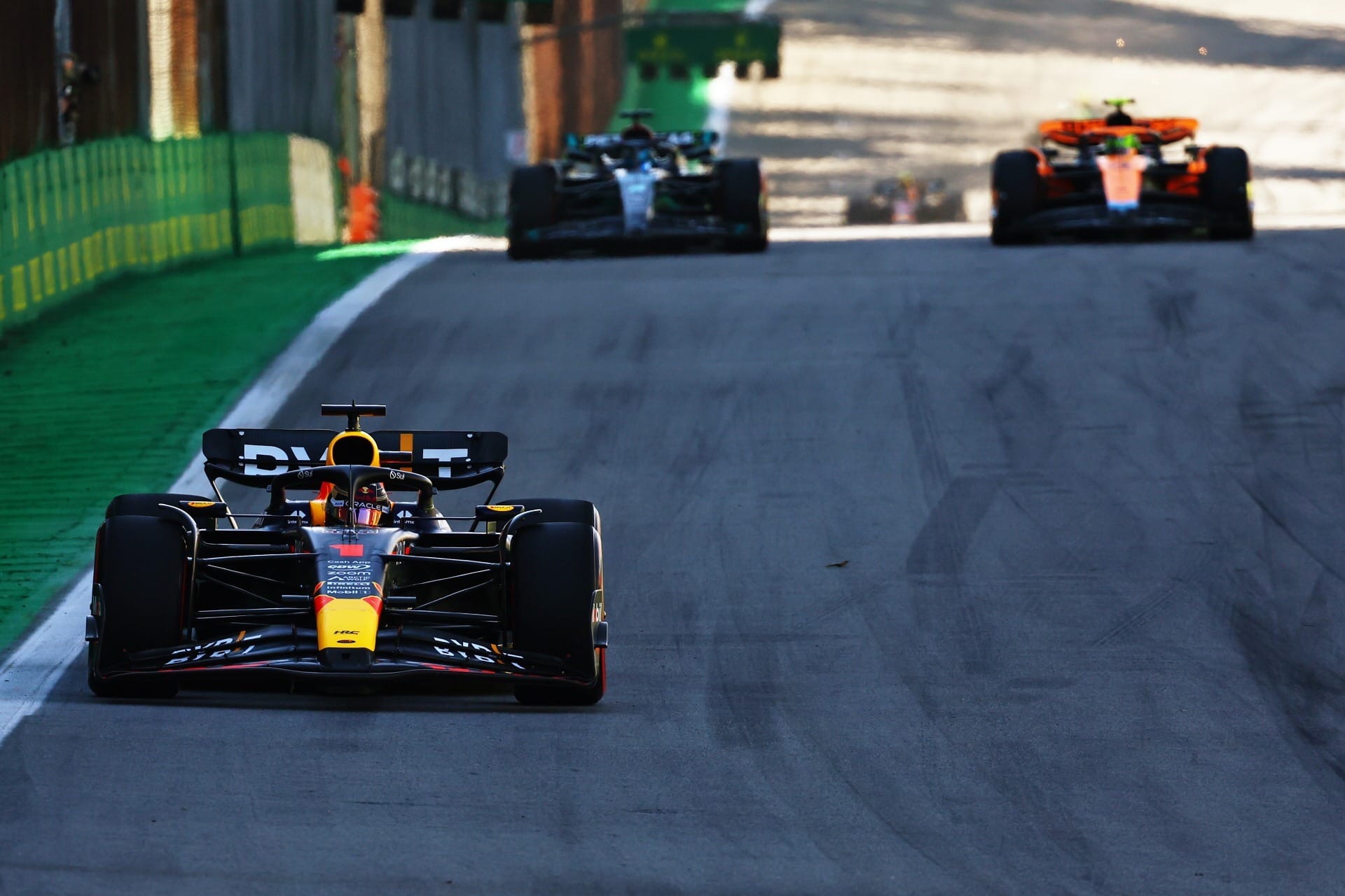 Max Verstappen decide na largada e vence corrida sprint do GP de São Paulo