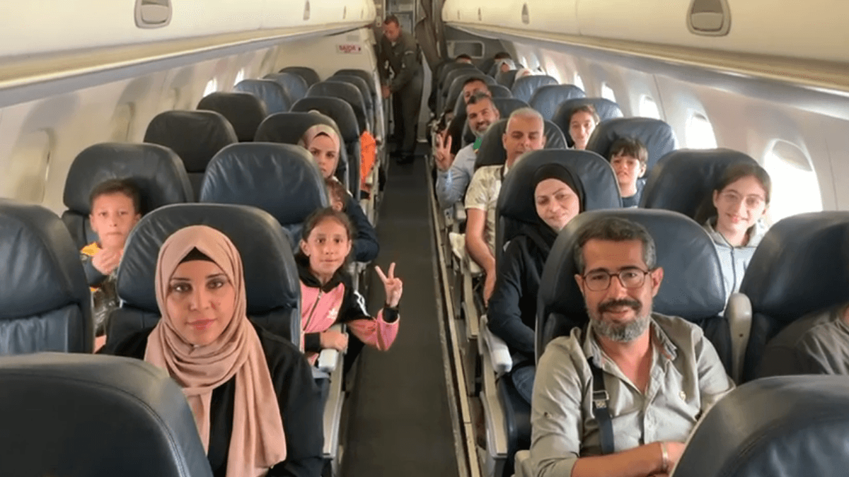 Avião decola do Egito e brasileiros que estavam em Gaza chegam hoje no Brasil