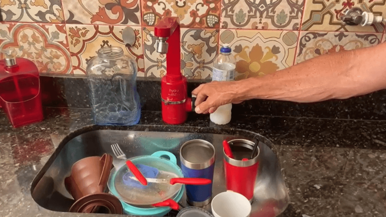 Moradores enfrentam falta de água durante obras da Sabesp em São José