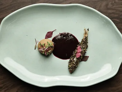 Manjuba com castanha-portuguesa e açaí | Band Receitas