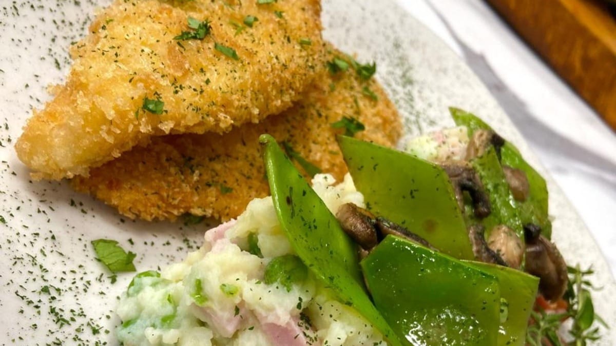 Peito de frango empanado com purê à parisiense | Band Receitas