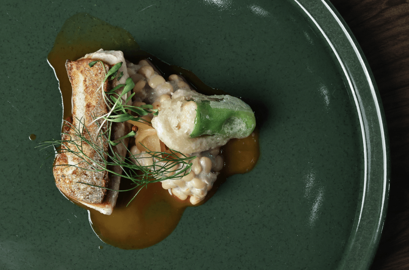 Peixe ao molho de tucupi com feijão-manteiguinha e pimenta-de-cheiro recheada | Band Receitas