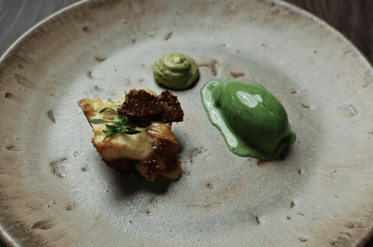 Royal de banana, curd de limão e coentro e sorbet de taioba | Band Receitas