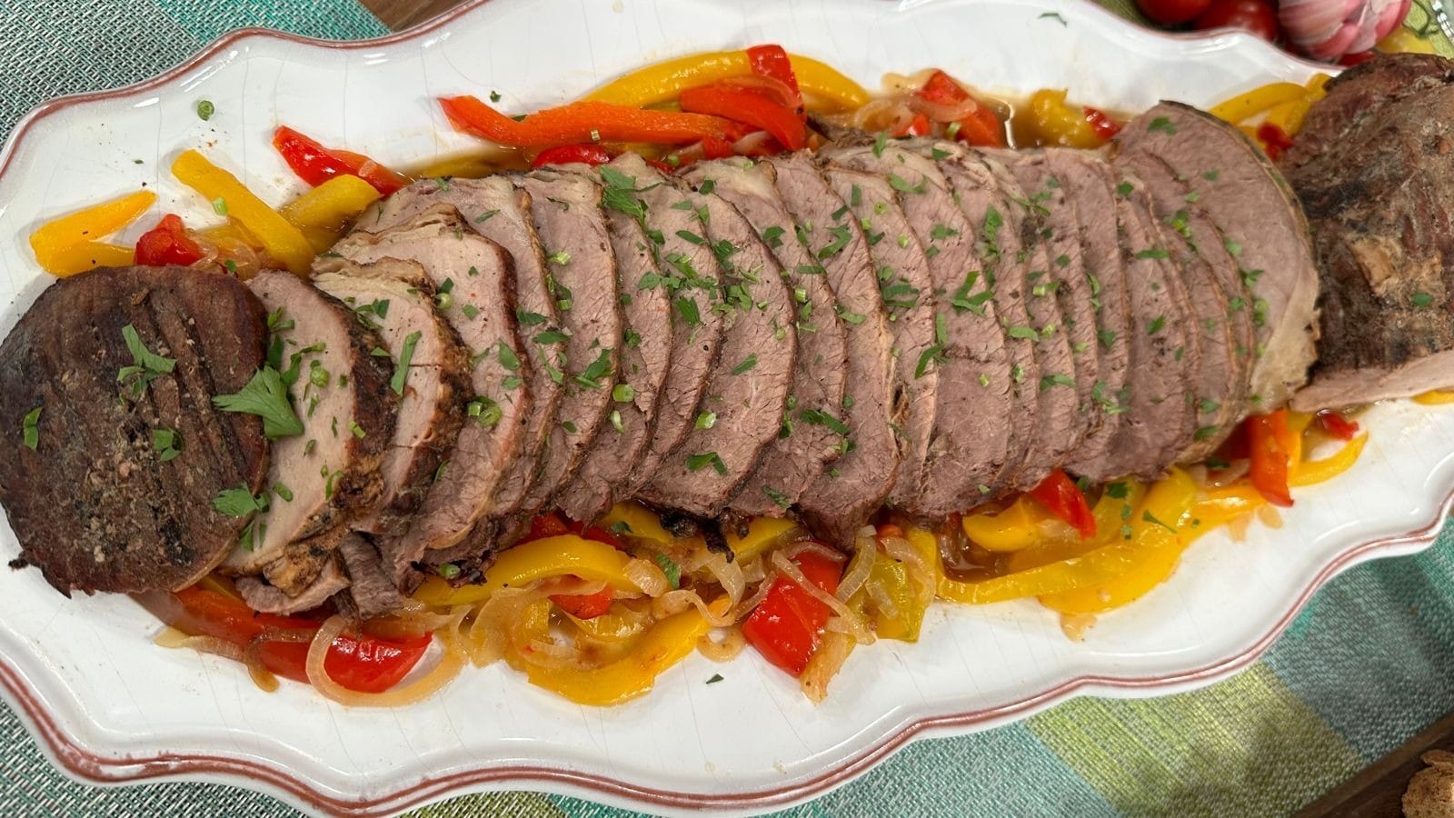 Lagarto assado ao molho de vinagrete | Band Receitas