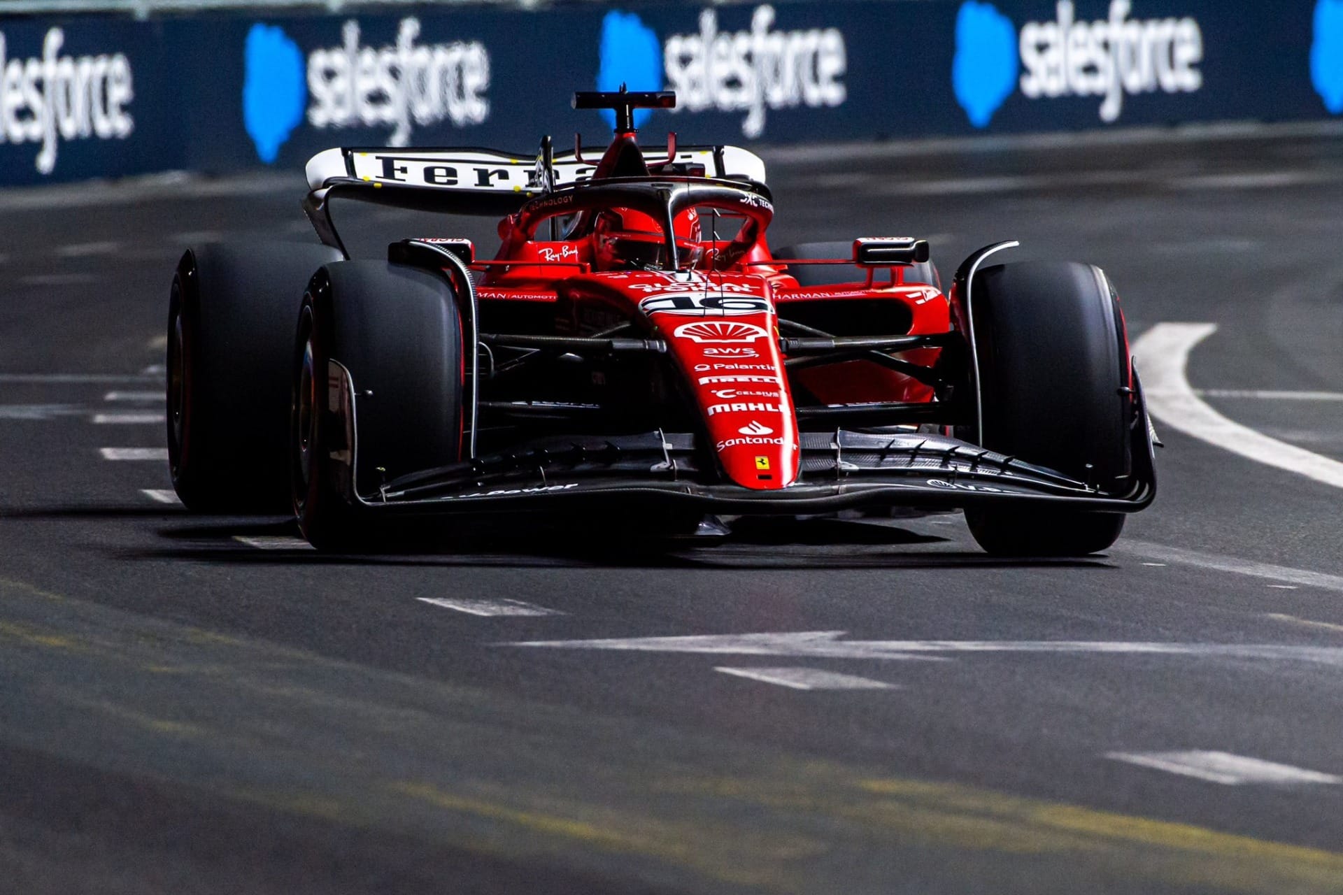 Ferrari domina madrugada, e Leclerc lidera dobradinha do 2º treino em Las Vegas