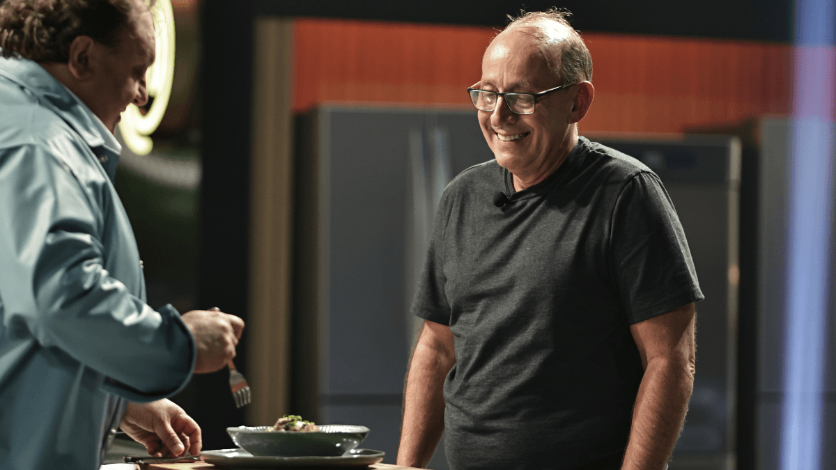 Cozinheiro de 64 anos do MasterChef+, Rick é fã de MC Cabelinho e Poze do Rodo