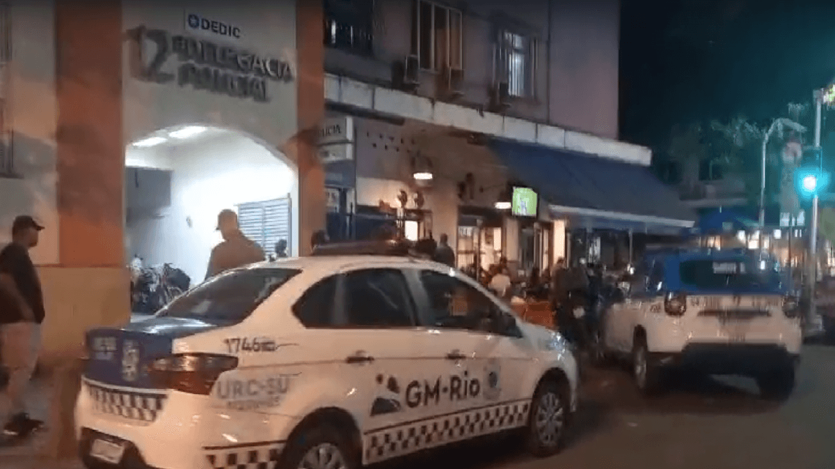 Guardas municipais são presos por cobrarem propina de quiosque em Copacabana
