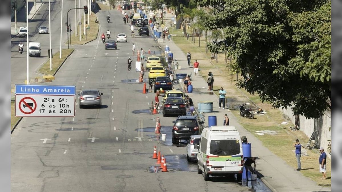 Lava-jatos clandestinos na Avenida Leopoldo Bulhões voltam a funcionar