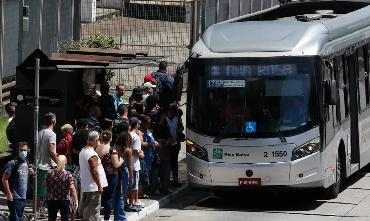 Tarifas de ônibus, trem e Metrô vão subir em 2025 em SP; veja valores