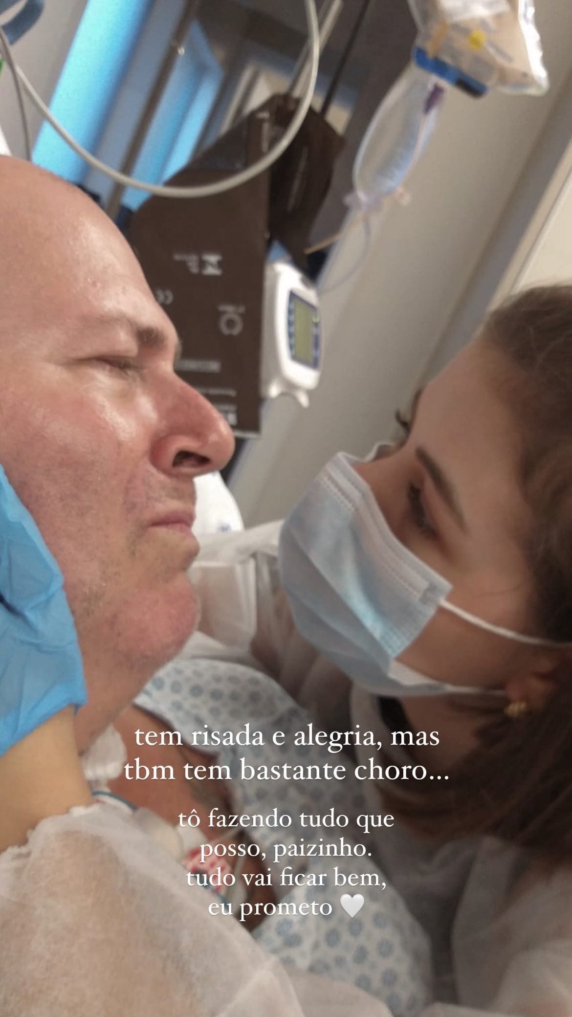 Isabella Aglio compartilha imagens do pai, Mingau, em hospital