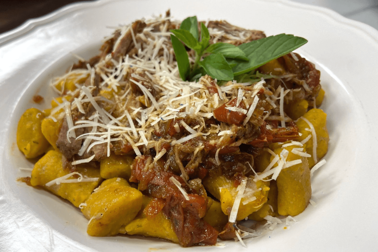 Nhoque de abóbora com carne de panela | Band Receitas