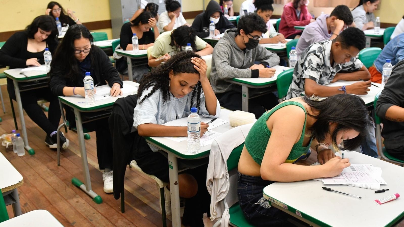 Governo anuncia programa Pé-de-Meia para universitários em 2027